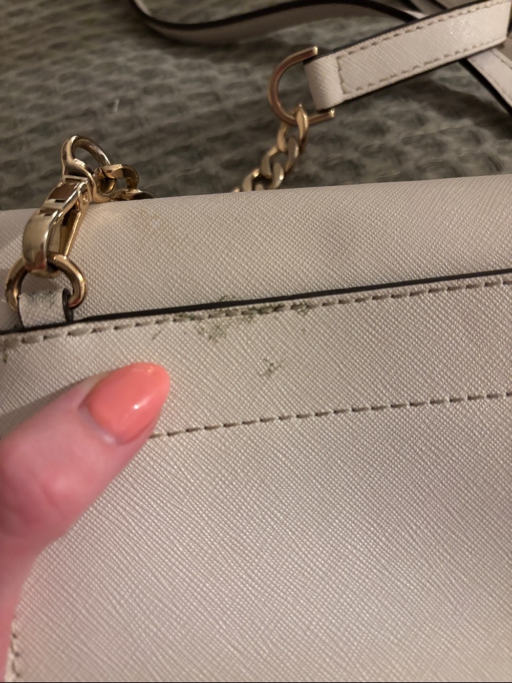 Michael Kors Cream Leather Crossbody Bag with Gold Hardware - Picture 6 of 7